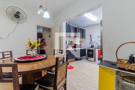 Casa à venda com 156m², 3 quartos e 2 vagas Casa à venda com 156m², 3 quartos e 2 vagasCozinha