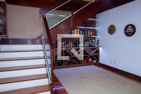 Casa à venda com 648m², 3 quartos e 8 vagasAdega