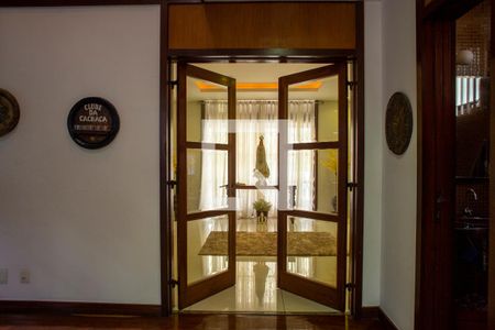 Casa à venda com 648m², 3 quartos e 8 vagasSala 2