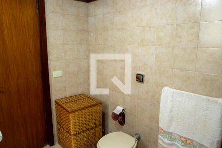 Casa à venda com 648m², 3 quartos e 8 vagasBanheiro da Suíte 1