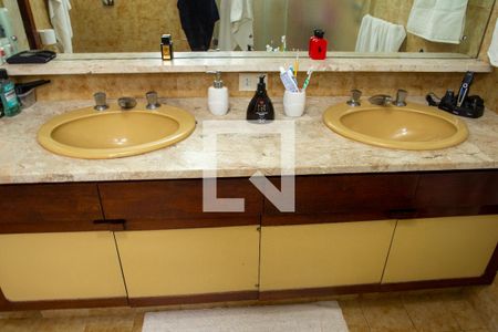 Casa à venda com 648m², 3 quartos e 8 vagasBanheiro da Suíte 3