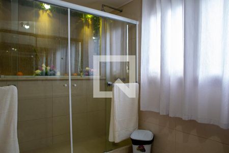 Casa à venda com 648m², 3 quartos e 8 vagasBanheiro da Suíte 2