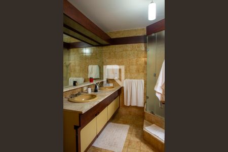 Casa à venda com 648m², 3 quartos e 8 vagasBanheiro da Suíte 3