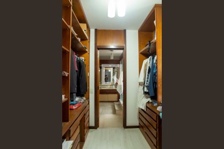 Casa à venda com 648m², 3 quartos e 8 vagasCloset da suíte 1