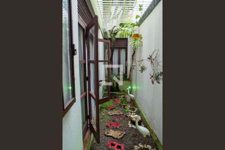 Casa à venda com 648m², 3 quartos e 8 vagasVista da Cozinha - Jardim de Inverno