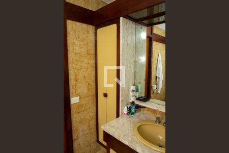 Casa à venda com 648m², 3 quartos e 8 vagasBanheiro da Suíte 3