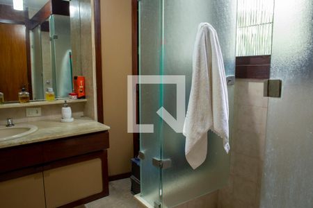 Casa à venda com 648m², 3 quartos e 8 vagasBanheiro da Suíte 1