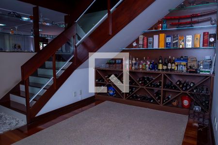 Casa à venda com 648m², 3 quartos e 8 vagasAdega