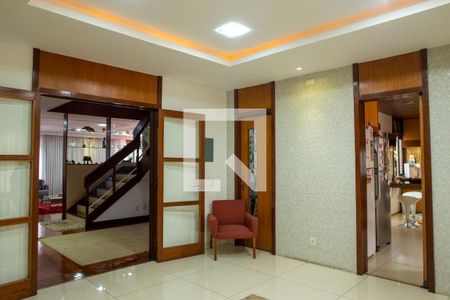 Casa à venda com 648m², 3 quartos e 8 vagasSala 2