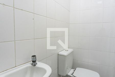 Banheiro de serviço de casa de condomínio à venda com 3 quartos, 106m² em Vila do Encontro, São Paulo
