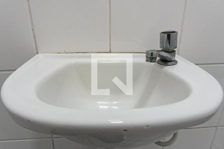 Casa de condomínio à venda com 106m², 3 quartos e 2 vagas Casa de condomínio à venda com 106m², 3 quartos e 2 vagasBanheiro de serviço Detalhe