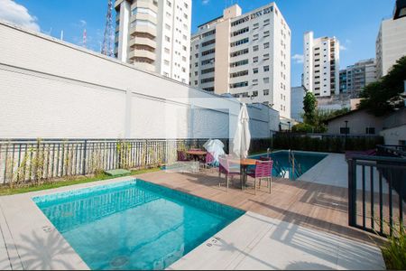 Apartamento para alugar com 266m², 3 quartos e 3 vagas Apartamento para alugar com 266m², 3 quartos e 3 vagasÁrea comum - Piscina