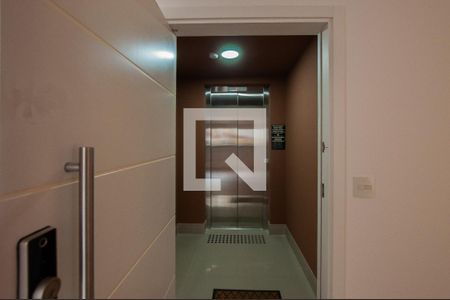 Apartamento para alugar com 266m², 3 quartos e 3 vagas Apartamento para alugar com 266m², 3 quartos e 3 vagasHall de entrada privativo