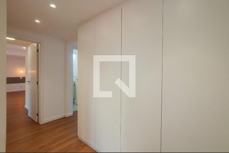 Apartamento para alugar com 266m², 3 quartos e 3 vagas Apartamento para alugar com 266m², 3 quartos e 3 vagasCorredor