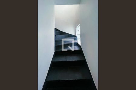 Casa à venda com 342m², 6 quartos e 4 vagasEscada