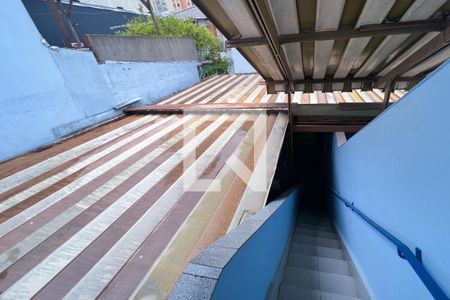 Casa à venda com 342m², 6 quartos e 4 vagasEscada