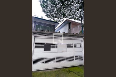 Casa à venda com 342m², 6 quartos e 4 vagasFachada