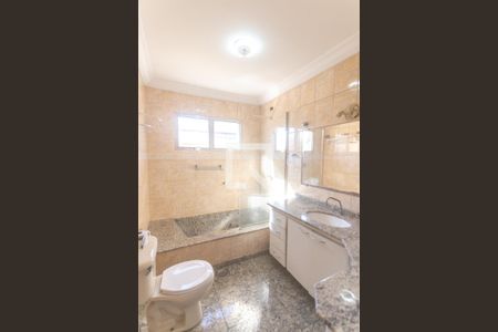 Casa à venda com 229m², 3 quartos e 3 vagasBanheiro social