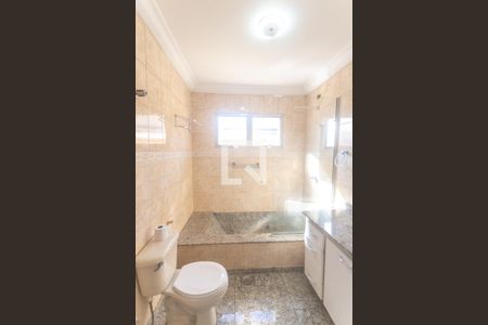 Casa à venda com 229m², 3 quartos e 3 vagasBanheiro social