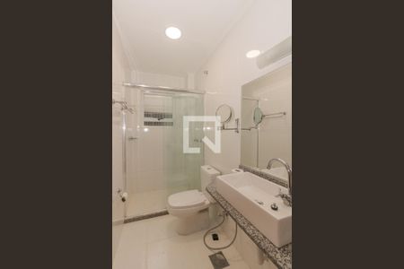 Banheiro de apartamento à venda com 1 quarto, 47m² em Higienópolis, Porto Alegre