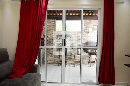 Sala de casa de condomínio para alugar com 2 quartos, 89m² em Jardim Petrópolis, Cotia