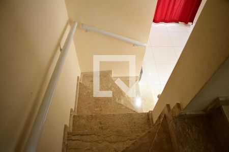 Casa de condomínio para alugar com 89m², 2 quartos e 2 vagasEscadas