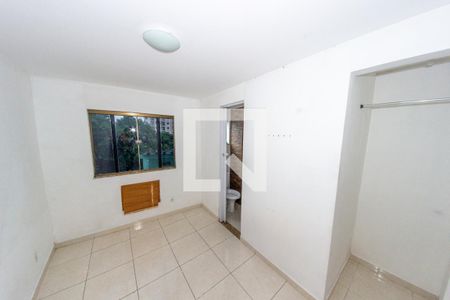 Sala/Quarto de apartamento para alugar com 1 quarto, 20m² em Irajá, Rio de Janeiro