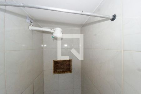 Banheiro de apartamento para alugar com 1 quarto, 20m² em Irajá, Rio de Janeiro
