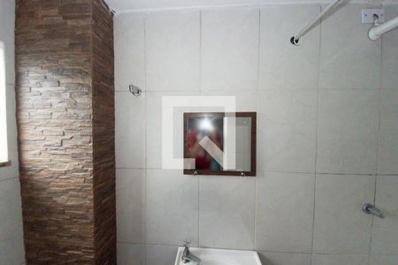 Banheiro de apartamento para alugar com 1 quarto, 20m² em Irajá, Rio de Janeiro