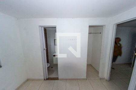 Sala/Quarto de apartamento para alugar com 1 quarto, 20m² em Irajá, Rio de Janeiro