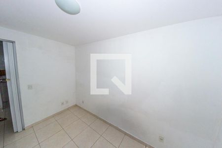 Sala/Quarto de apartamento para alugar com 1 quarto, 20m² em Irajá, Rio de Janeiro