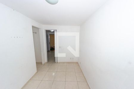 Sala/Quarto de apartamento para alugar com 1 quarto, 20m² em Irajá, Rio de Janeiro