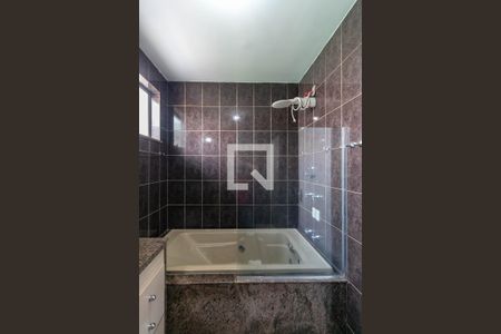 Casa à venda com 380m², 6 quartos e 4 vagasBanheiro da Suíte 3