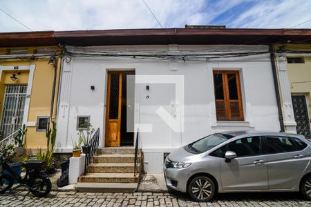 Casa para alugar com 85m², 2 quartos e 1 vaga Casa para alugar com 85m², 2 quartos e 1 vagaFachada