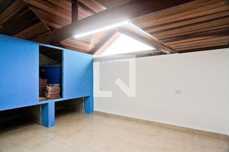 Casa para alugar com 200m², 3 quartos e 2 vagas Casa para alugar com 200m², 3 quartos e 2 vagasSótão