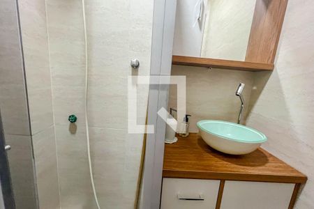 Banheiro de kitnet/studio para alugar com 1 quarto, 14m² em Botafogo, Rio de Janeiro