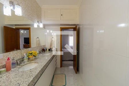 Casa à venda com 440m², 4 quartos e 8 vagasBanheiro da Suíte 1