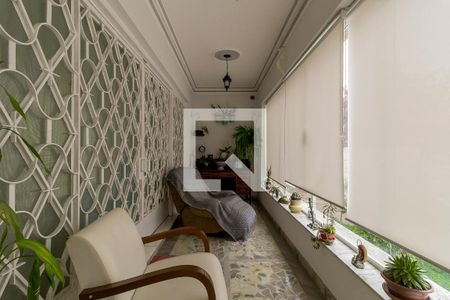 Casa à venda com 440m², 4 quartos e 8 vagasEntrada