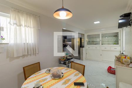 Casa à venda com 440m², 4 quartos e 8 vagasCozinha 