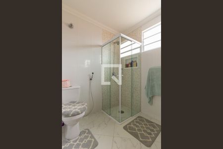 Casa à venda com 440m², 4 quartos e 8 vagasBanheiro da Suíte 2