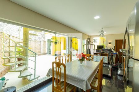 Casa à venda com 440m², 4 quartos e 8 vagasChurrasqueira