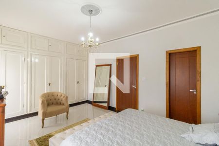 Suíte 1 de casa à venda com 4 quartos, 440m² em Vila Monumento, São Paulo