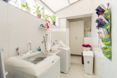 Casa à venda com 440m², 4 quartos e 8 vagasLavanderia 