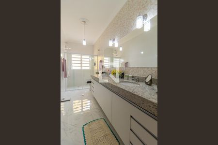 Banheiro da Suíte 1 de casa à venda com 4 quartos, 440m² em Vila Monumento, São Paulo