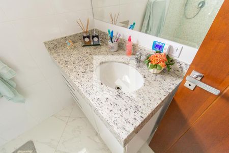 Casa à venda com 440m², 4 quartos e 8 vagasBanheiro da Suíte 2