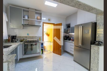 Casa à venda com 440m², 4 quartos e 8 vagasCozinha 