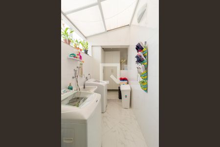 Casa à venda com 440m², 4 quartos e 8 vagasLavanderia 