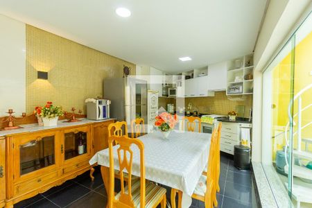 Casa à venda com 440m², 4 quartos e 8 vagasChurrasqueira