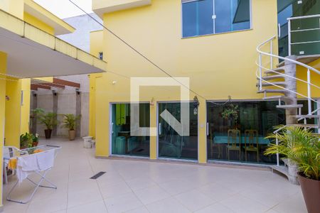 Casa à venda com 440m², 4 quartos e 8 vagasQuintal 