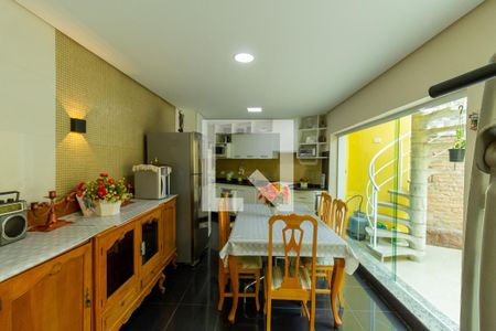 Casa à venda com 440m², 4 quartos e 8 vagasChurrasqueira